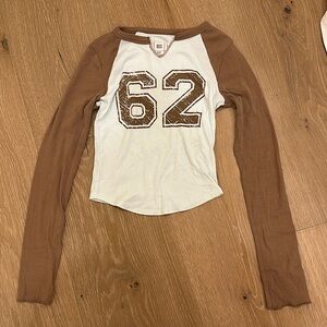 URBAN OUTFITTERS | TEE | small | blue and brown